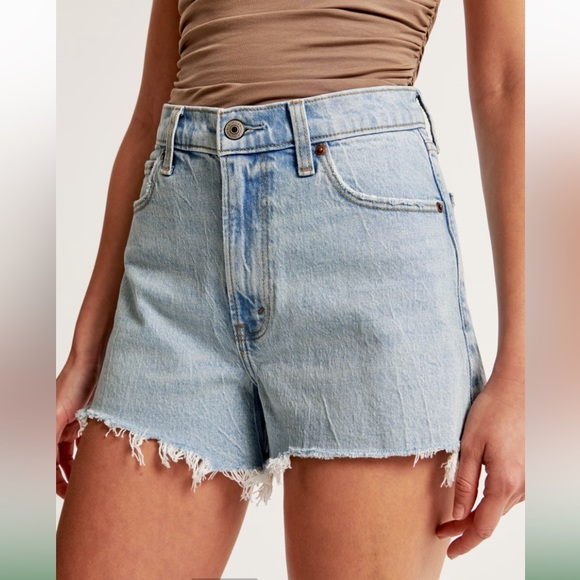 Abercrombie & Fitch The 90’s Straight Ultra High Rise Jean Shorts - Picture 2 of 10